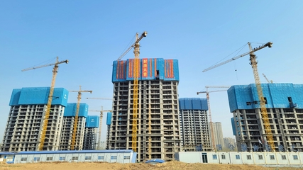 中冶天工承建濱州康怡小區安置區工程首棟單體封頂，景觀工程同步推進助力美好家園建設